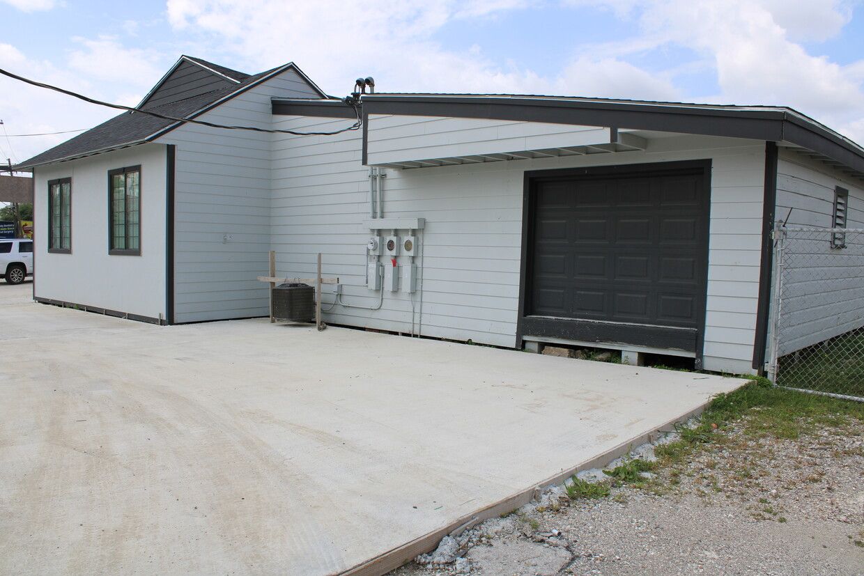 470 S 4th St, Beaumont, TX 77701